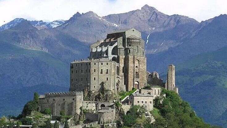 Furto ai frati della Sacra di San Michele, l’abbazia che ha ispirato “Il nome della rosa”