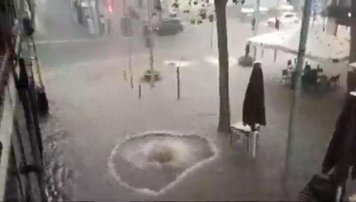 Spagna, la Dana flagella Barcellona: Rambla del Poble Nou invasa dall'acqua