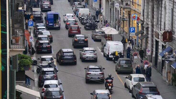 A Milano torna l’idea domeniche a piedi: stop al traffico in zone diverse contro l’emergenza smog