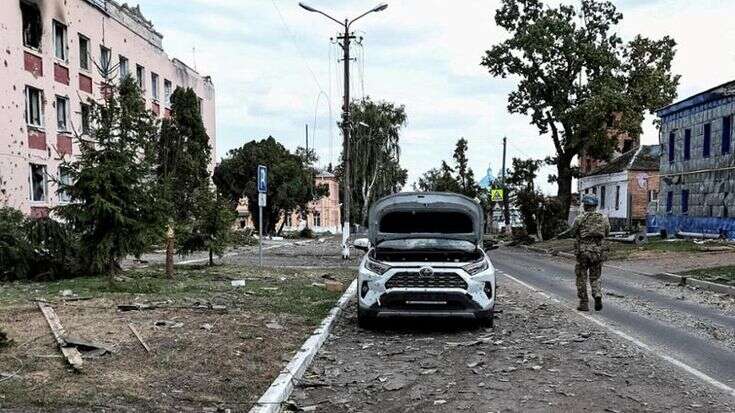 Bandiere russe a Sudzha, il cuore dell’operazione ucraina nel Kursk. Esplosioni in decine di città