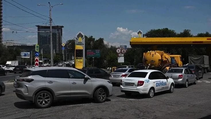 Crisi carburante in Russia: code ai distributori e rischio importazioni dopo i raid ucraini