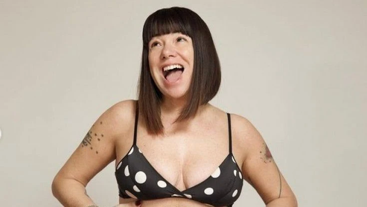 L’estetista cinica Cristina Fogazzi si spoglia per la body positivity: “Da ragazzina odiavo la mia pancia, ora ho capito che ho altro da amare di me”