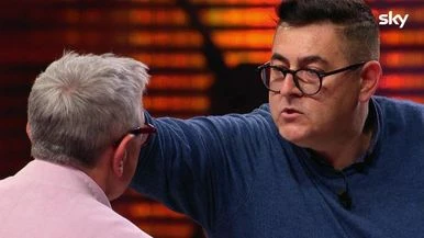 Masterchef, l'aspirante chef prova a ipnotizzare Bruno Barbieri