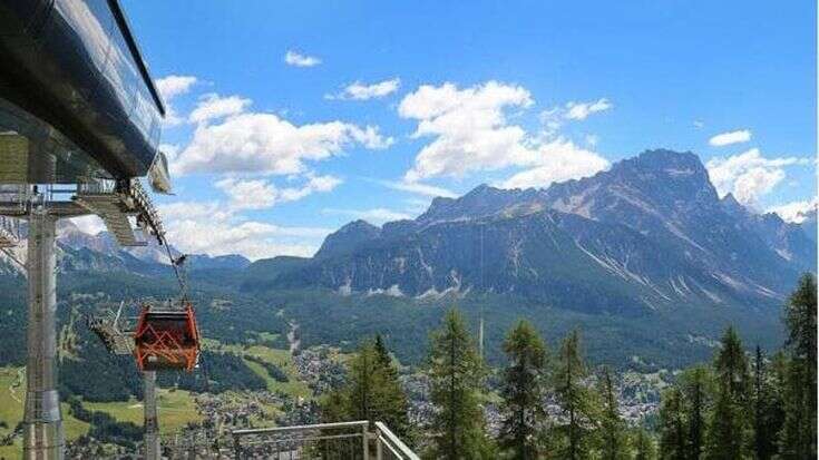 Cortina, si sgancia in partenza cabina funivia Tofana: terrore a bordo, ma nessun ferito