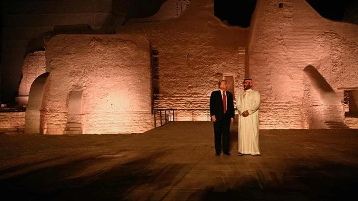 Trump oggi incontrerà il siriano al-Jolani prima di recarsi in Qatar