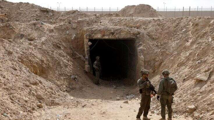 Guerra Israele - Hamas, le notizie di oggi. L’esercito israeliano mostra il tunnel dove si trovavano i sei ostaggi uccisi prima del rilascio