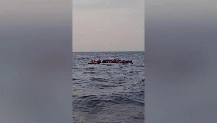 Le ong Open Arms e Louise Michel soccorrono altri 109 migranti su un gommone alla deriva