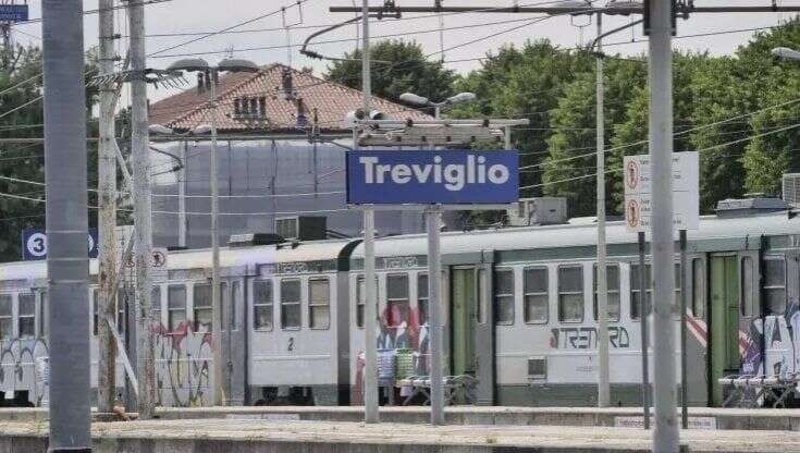 Violenza sessuale sul treno dei pendolari, c'è un arresto: in manette un uomo di 36 anni