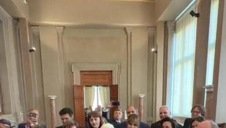 2 giugno, Mattarella saluta artisti e sportivi allo spettacolo al Quirinale