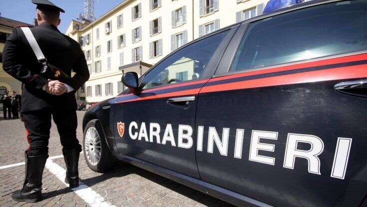 Violenta e picchia la compagna davanti ai figli, arrestato un 52enne a Monza. La denuncia: 