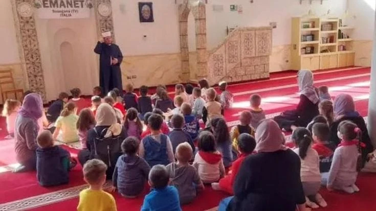 Treviso, polemica per i bimbi dell’asilo in moschea. L’Ucoi: “Attacchi politici preoccupanti”