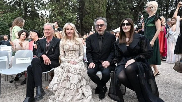 Monica Bellucci e Tim Burton, Sting e Trudie Styler ai Globi d’oro. L’attrice: “Potrei tornare a vivere in Italia”