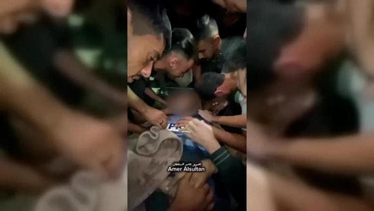 Gaza, ucciso il reporter Saleh Aljafarawi che annunciò il cessate il fuoco con le torce