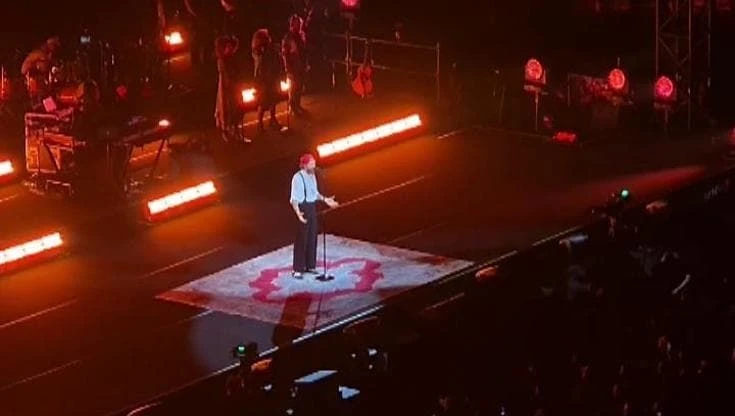 L'omaggio di Jovanotti al Papa: 