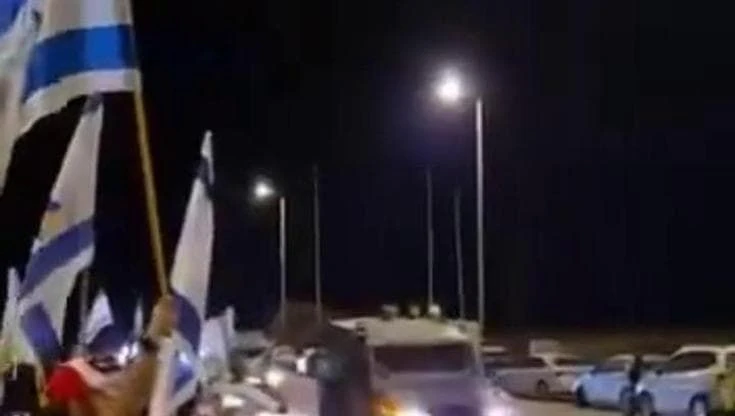 Israele, il rientro da Gaza delle bare con i quattro ostaggi morti