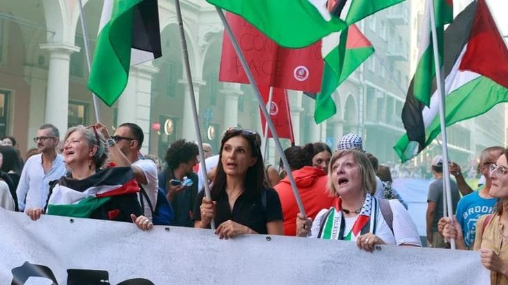 L’Italia si ferma per sostenere Gaza, lavoratori e studenti in corteo nelle città