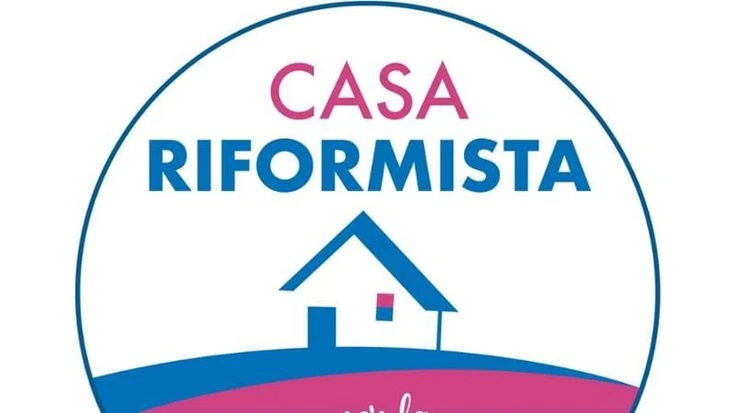 Renzi presenta logo per le Regionali: si chiamerà “Casa riformista”