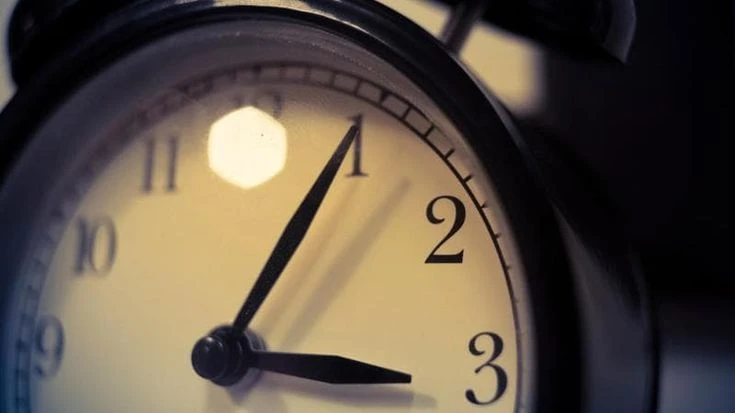 Domenica torna l’ora solare. Ma l’Europa si appresta a votare per abolirla