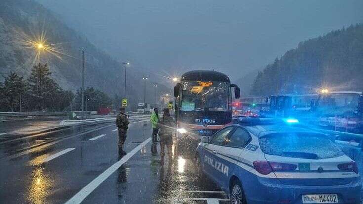 A 12 anni sul bus dei passeur: “Con 100 euro si va in Francia”