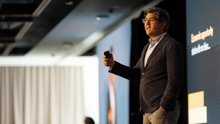 LinkedIn riscrive il curriculum: più competenze, meno titoli. E l’IA trova il lavoro ideale