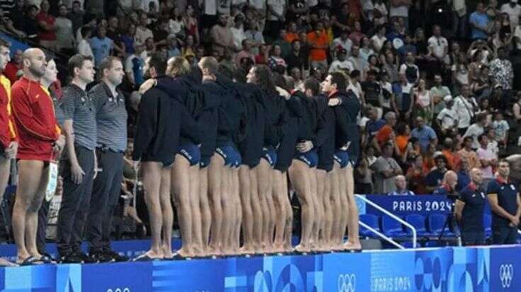 Pallanuoto, Settebello sospeso sei mesi: la Nazionale italiana ha aggredito l’arbitro dopo la sconfitta ai quarti delle Olimpiadi di Parigi