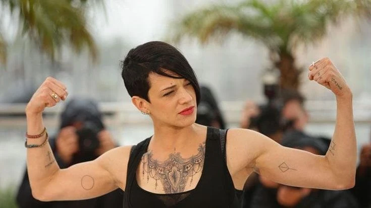 I primi 50 anni di Asia Argento, gli auguri dell’ex, il ricordo di Bourdain, l’impegno per Gaza