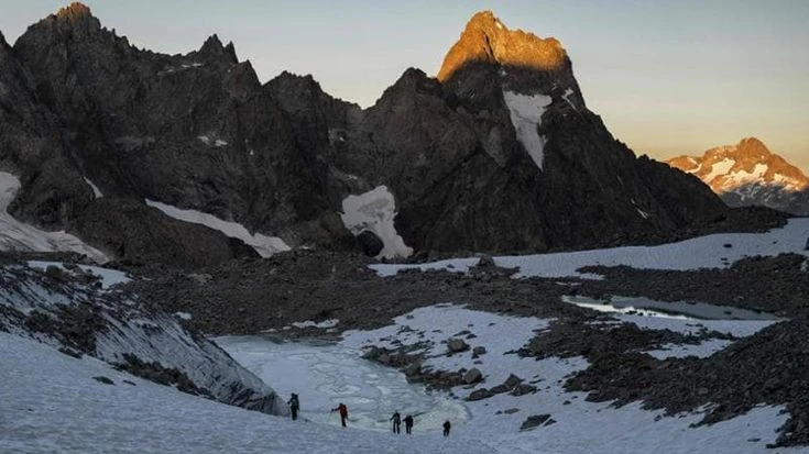 Caldo e secco sulle Alpi: acqua e ghiaccio già scarseggiano come fosse agosto. “Peggio che nel 2022”