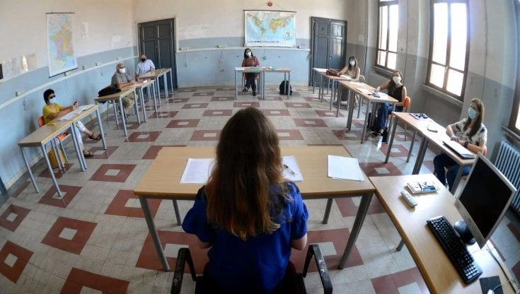 Maturità 2021, tesine e colloquio orale per oltre 76.500 studenti lombardi: ecco le regole