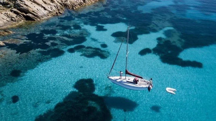 L’identikit del turista in barca nel 2025: boom di noleggio senza skipper