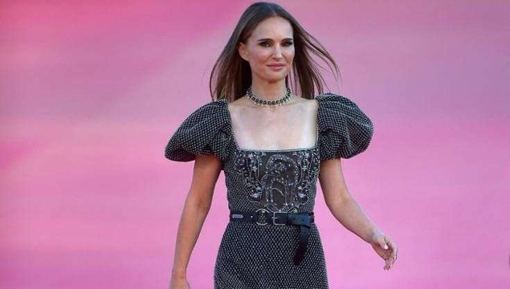 Dal cappotto di Rihanna al gothic chic di Natalie Portman: i look promossi e bocciati della settimana