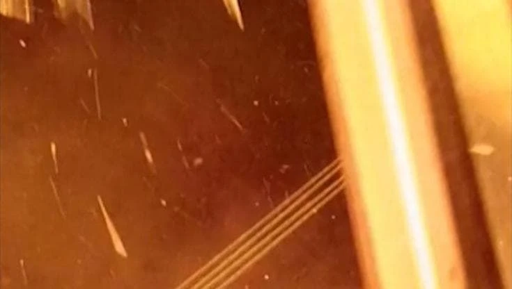 Drone in picchiata si schianta su un palazzo a Kiev: l'esplosione ripresa da un residente