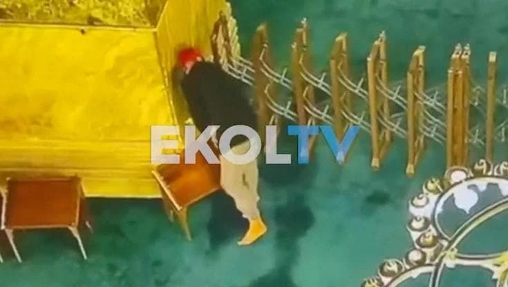 Istanbul, un turista cerca di incendiare la moschea (già cattedrale) di Hagia Sophia