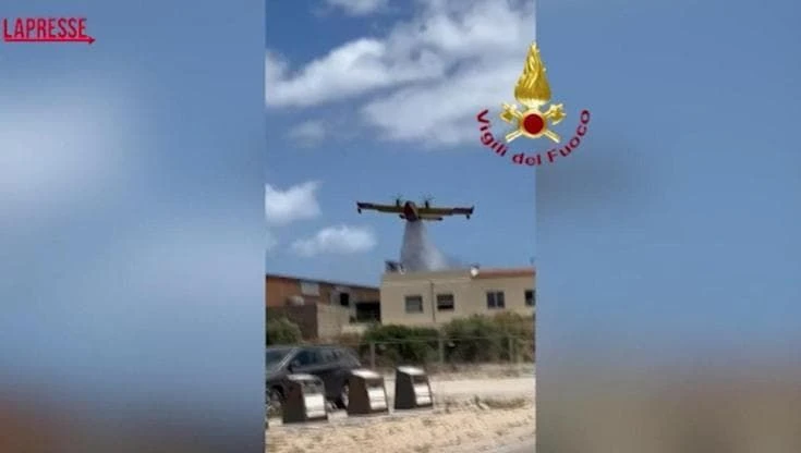Sassari, incendi nei dintorni dell'aeroporto di Olbia: l'intervento dei canadair
