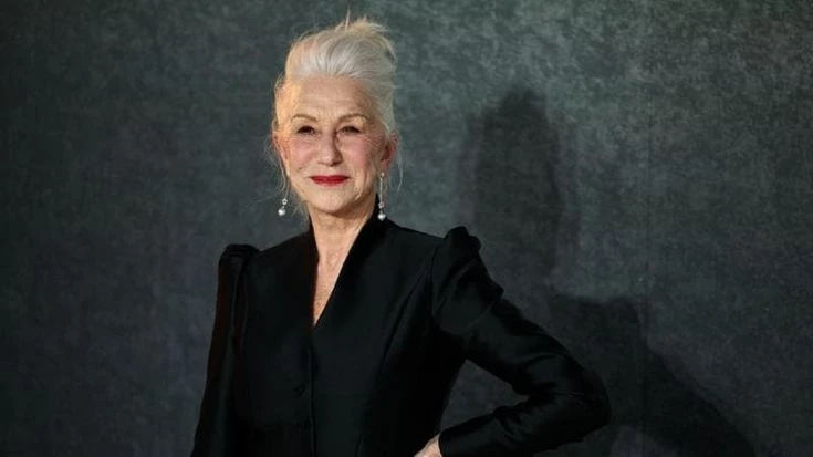 Helen Mirren, gli 80 anni della dama del cinema: “Non presto attenzione al tempo che passa”