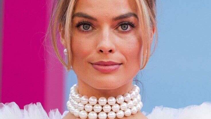 Margot Robbie, il selfie senza trucco scatena gli haters. 