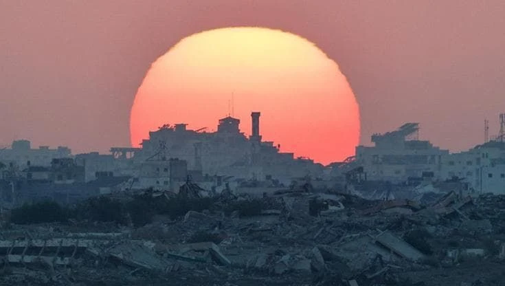 Israele dà il via all’occupazione di Gaza: la notte squarciata da esplosioni e fiamme