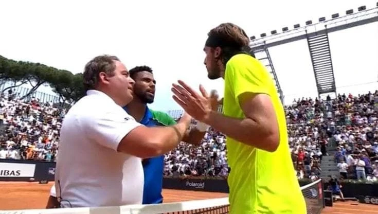 Fils batte Tsitsipas ma dopo il match tra i due scoppia un litigio a rete
