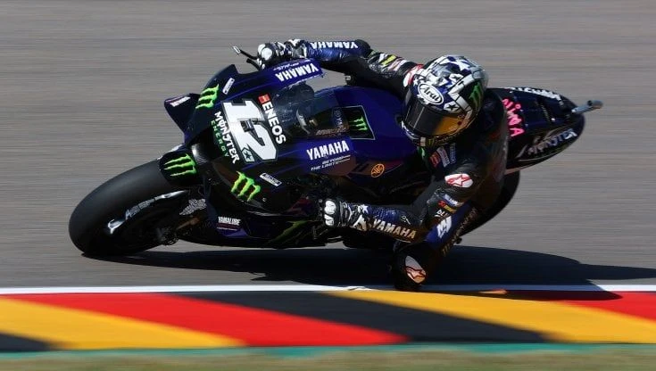 MotoGp, Olanda: Vinales davanti a tutti nelle libere, brutta caduta per Marquez