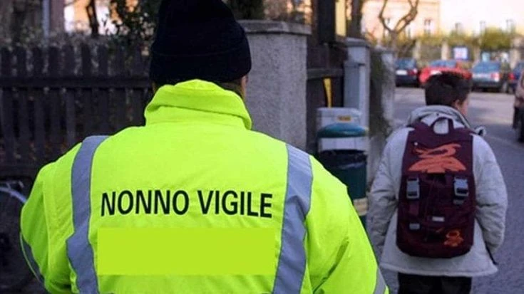 AAA cercansi nonne e nonni vigili per i servizi davanti alle scuole di Rozzano: “I requisiti? In pensione, over 55 e in buona forma