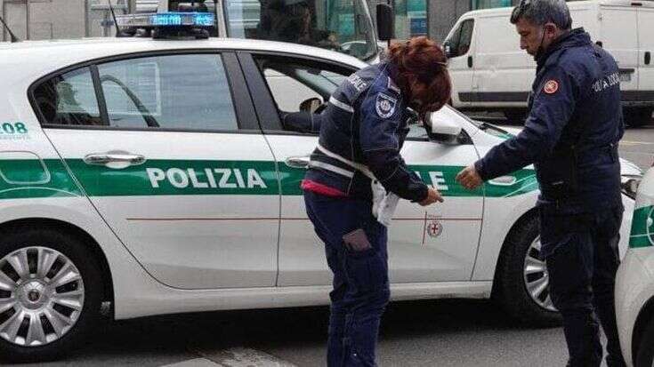 Milano, motociclista di 48 anni muore dopo lo scontro con un’auto in via Melchiorre Gioia