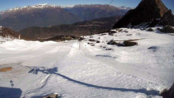 Giovane sciatore muore sulle piste dell'Aprica schiantandosi contro un cannone sparaneve