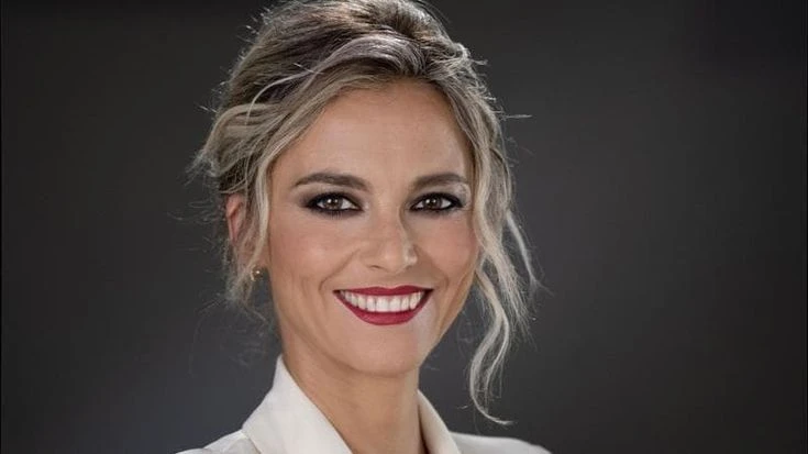 Francesca Fialdini gioca con i libri tra ospiti, sfide e riassunti d’autore