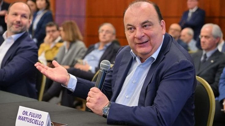 Caso Huawei, chiesta revoca dell’immunità per i 3 eurodeputati di FI Martusciello, De Meo e Princi
