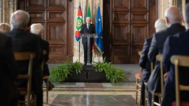 Mattarella contro il lavoro povero: “Disparità tra manager e precari”