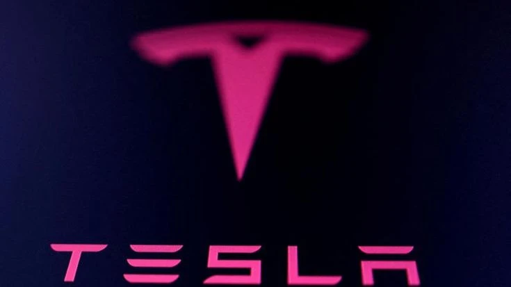 Quell’incidente mortale fu in parte colpa dell’Autopilot, Tesla condannata a pagare 242 milioni