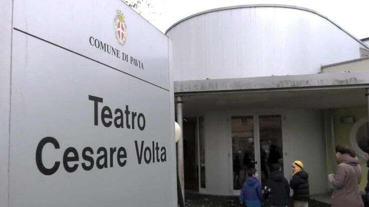 Pavia, il Comune leghista nega ai sindacati il teatro per la festa del Primo maggio: “Attività non identificabile con i nostri indirizzi culturali