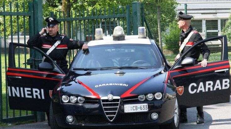 Milano, rapina con pistola in una gioielleria: in azione in 4 con tute bianche e cappellini