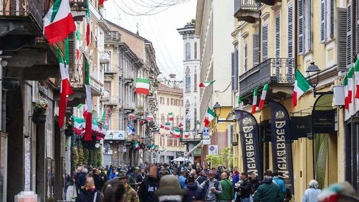 Biella, la denuncia di una barista del centro: “Violentata durante la festa degli Alpini”