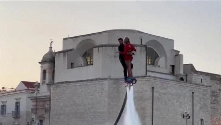 Balli, passione e acrobazie con il Fly tandem nel porto di Trani