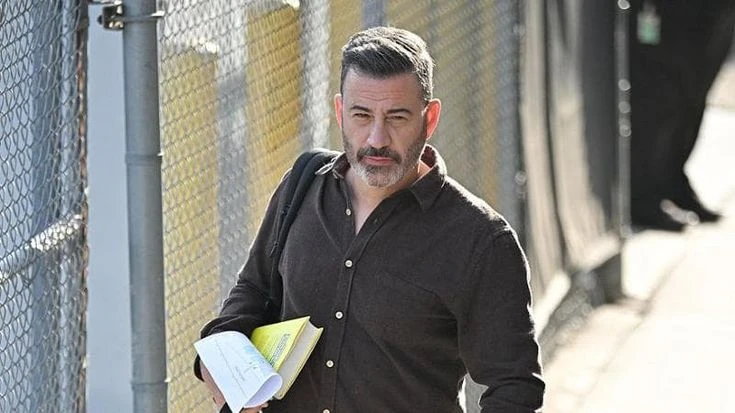Jimmy Kimmel cittadino italiano svela le ragioni del doppio passaporto: “L’ho fatto per scappare da Trump”